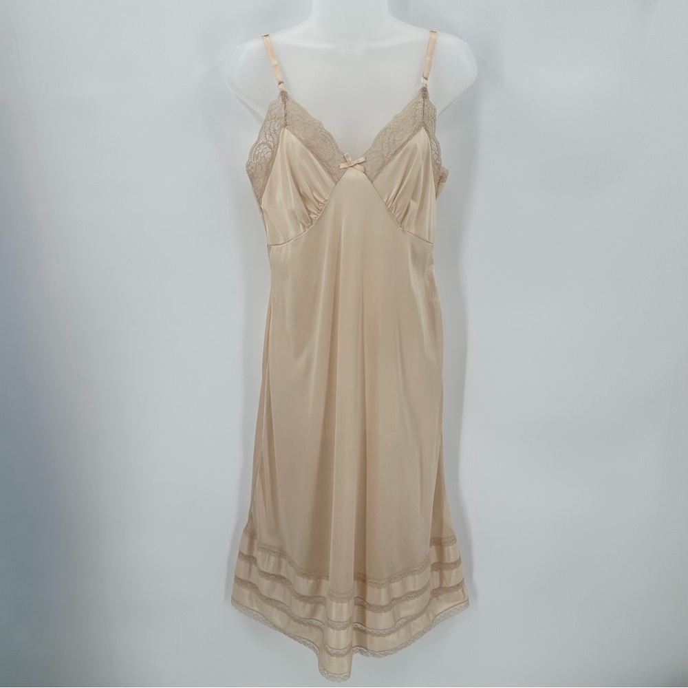 ADONNA Full Slip Beige Nylon Size 36 Womens Lace Trim Adjustable Straps FLAWS